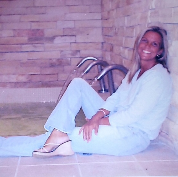 Quality items; jewelry,clothing,shoes,purses. - Picture 3 of 4